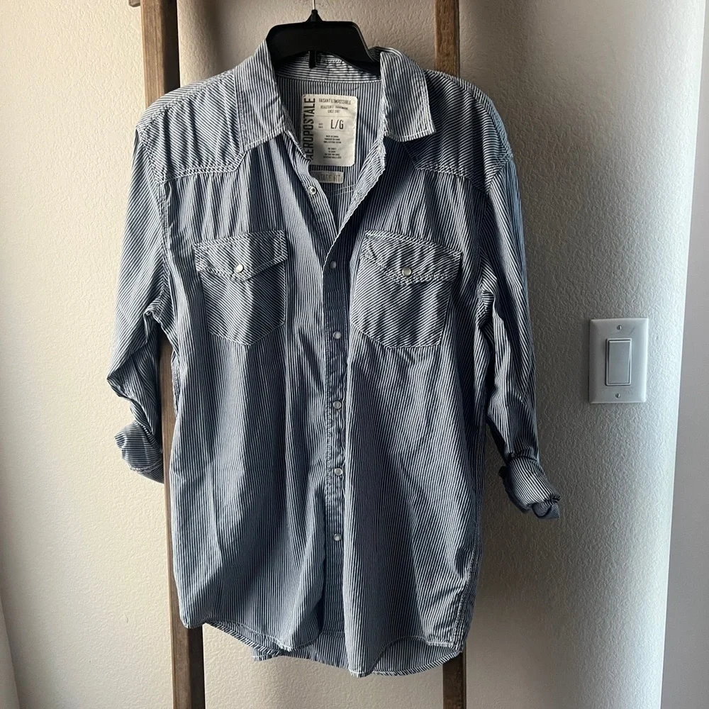 AEROPOSTALE- men’s button-up shirt size L